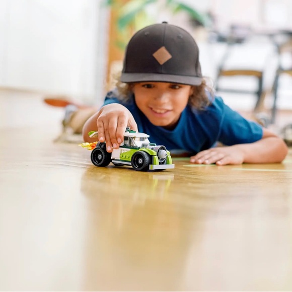 LEGO Creator Rocket Truck 31103 (Retired) - Picture 7 of 7